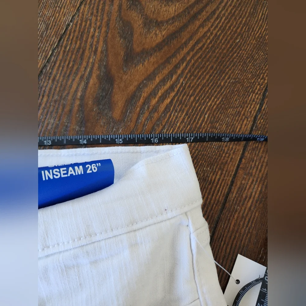 NWT Gloria Vanderbilt Cuffed Boyfriend Jean Size 10 Color White - Picture 6 of 7